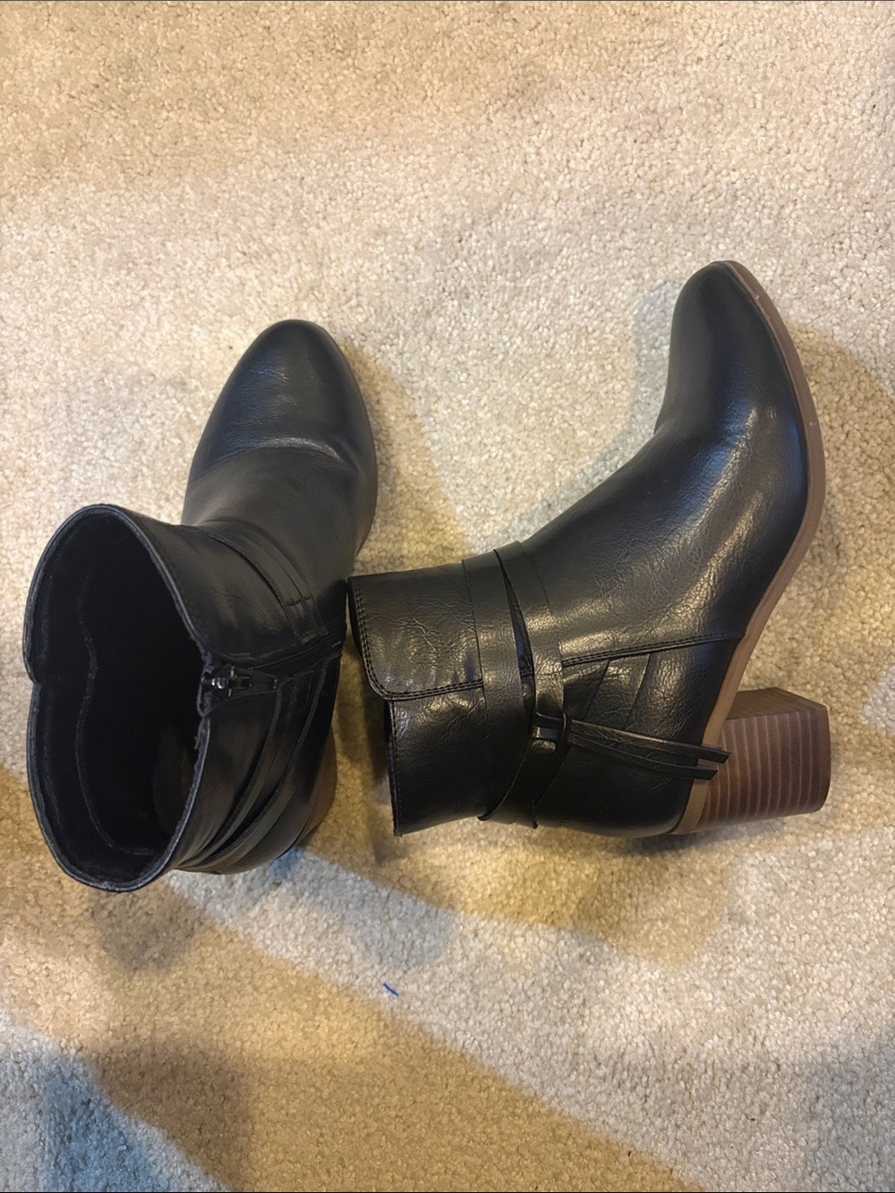 FRYE AND CO. “Indiana” Black Faux Leather Ankle Booties w/Stacked Heel-Size 8M